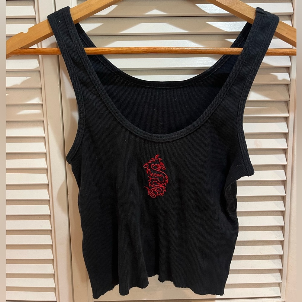 Black cropped tank from Brandy. Perfect essential piece. Dress up or down! ❤️🖤